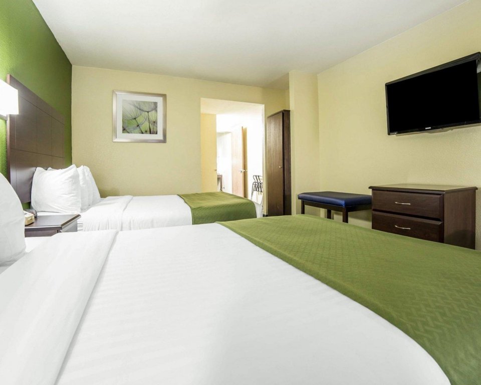 Фото Rodeway Inn & Suites