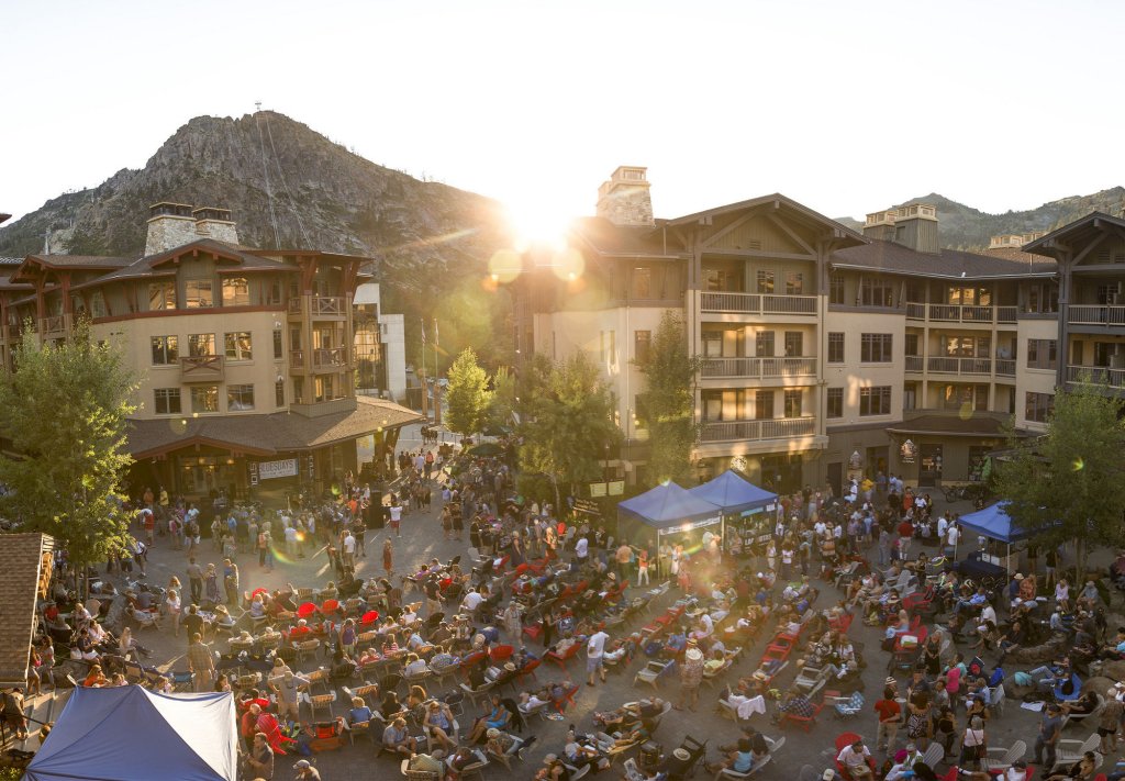 Фото The Village at Palisades Tahoe