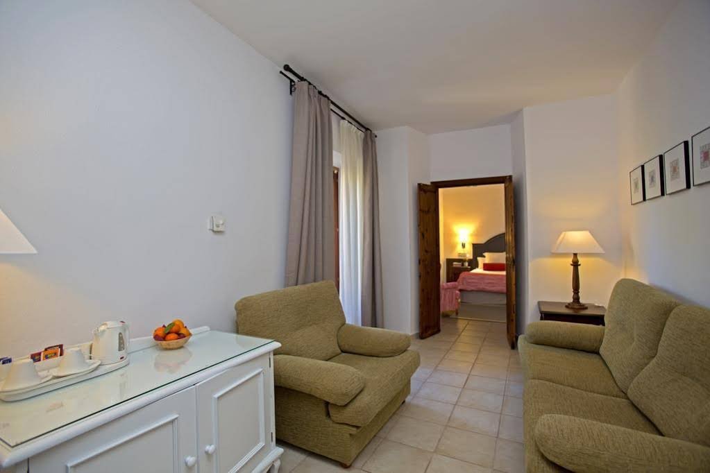 Фото Hotel Ca'l Bisbe