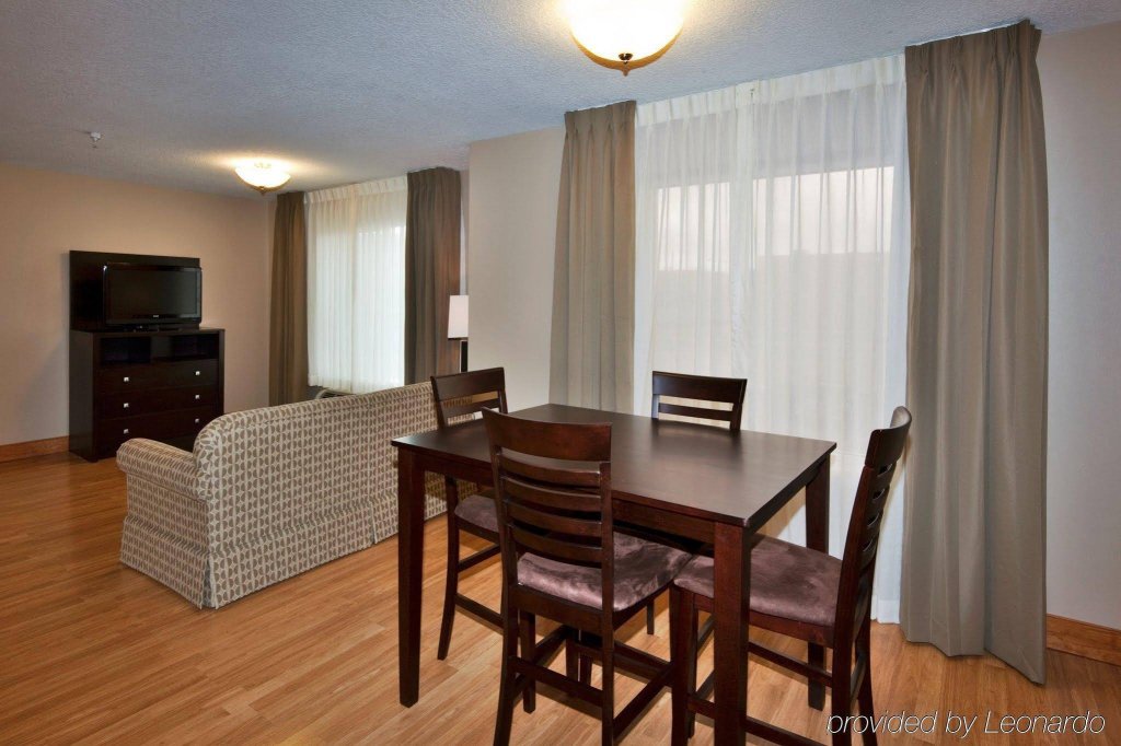 Фото Holiday Inn Express Hotel & Suites Albuquerque Airport, an Ihg Hotel