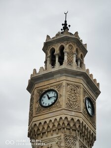 Часовая башня (Измир, Конак, бульвар Джумхуриет), достопримечательность в Конаке