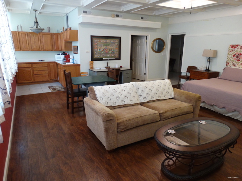 Фото Davie School Inn