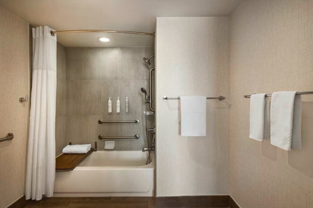 Фото Embassy Suites by Hilton Miami International Airport