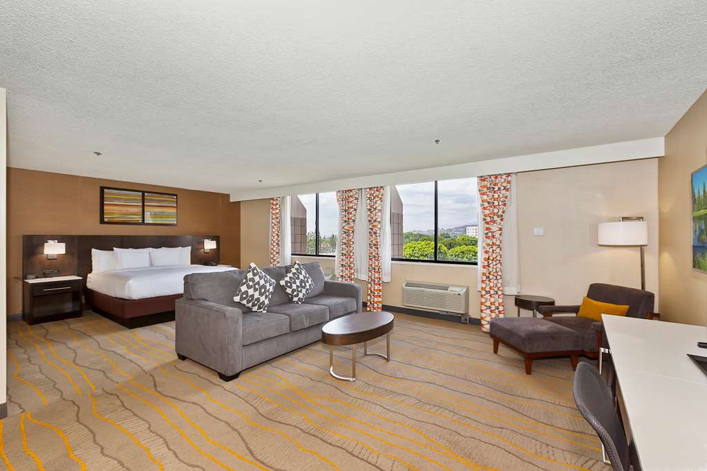 Фото Doubletree by Hilton Whittier Los Angeles