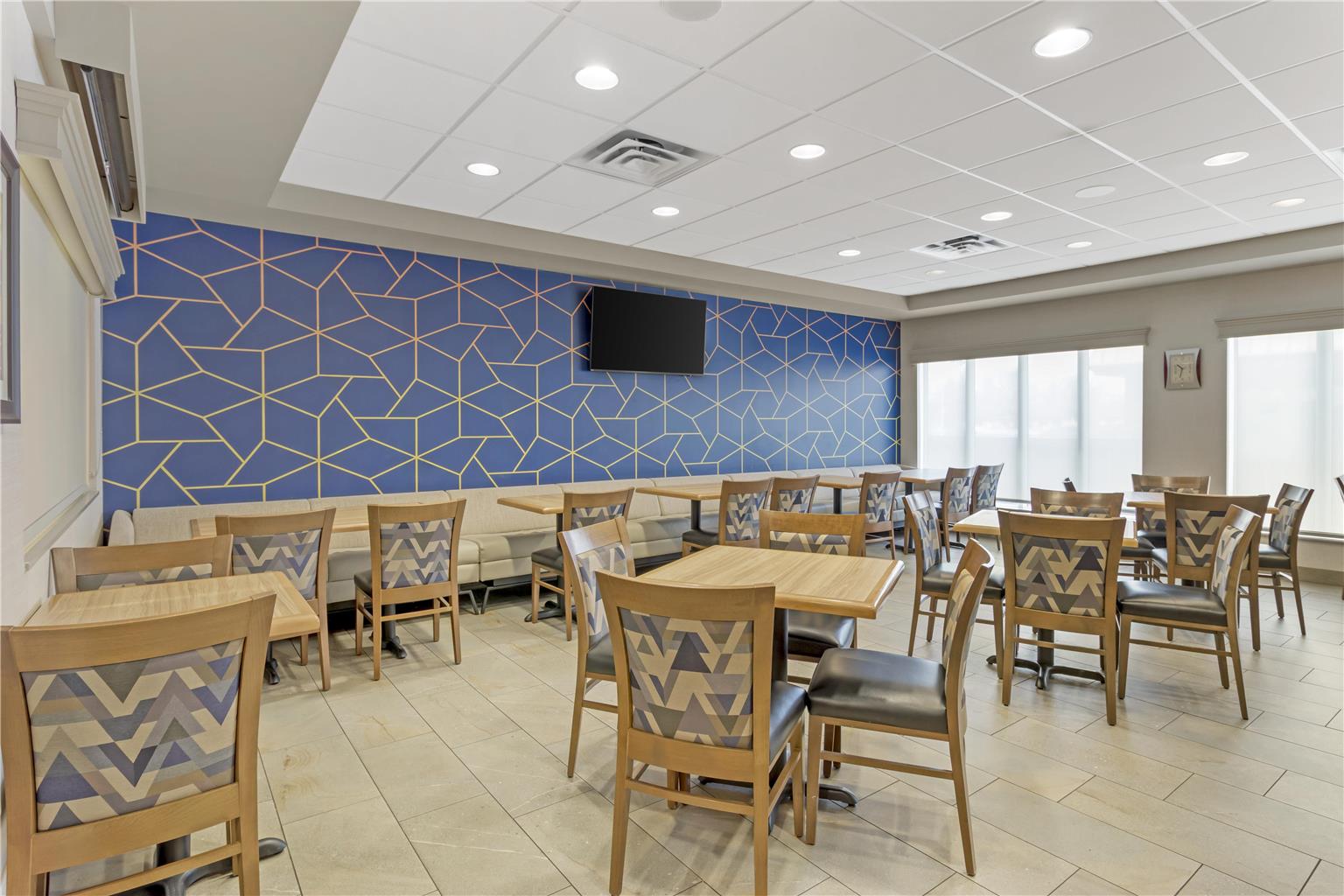 Фото Best Western Plus Pembina Inn & Suites