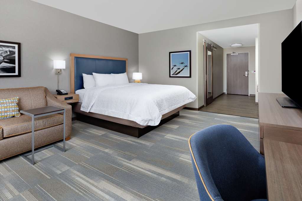 Фото Hampton Inn & Suites San Diego Airport Liberty Station