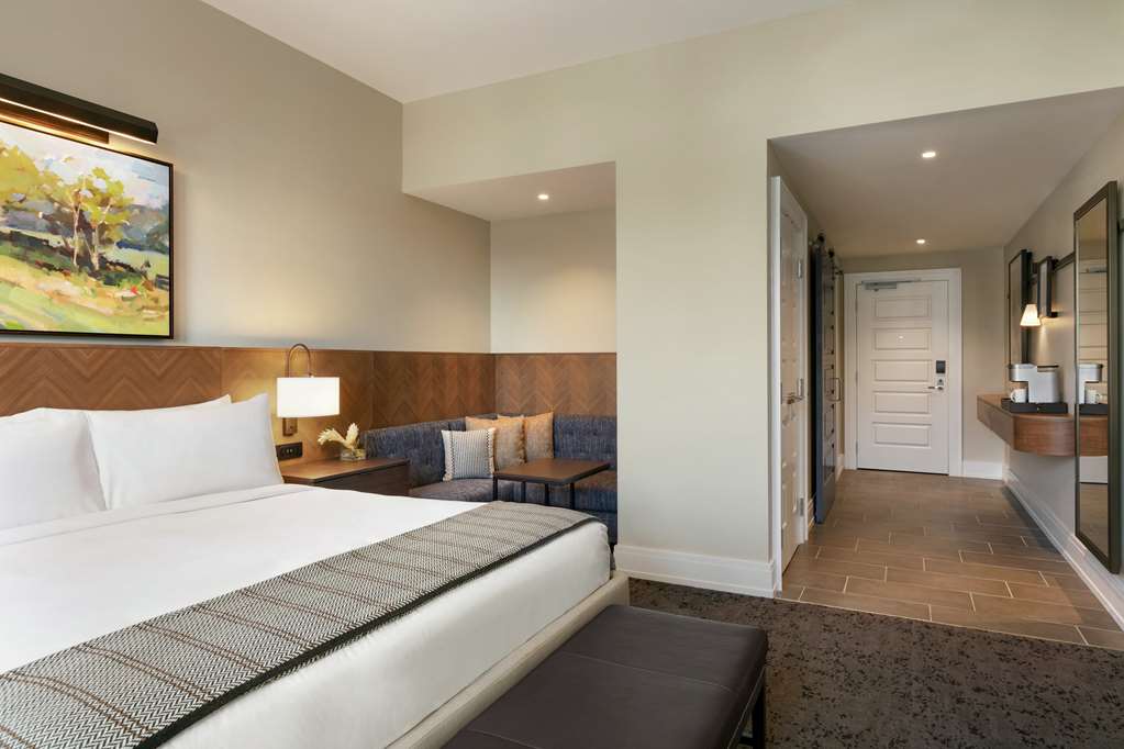 Фото The Harpeth Franklin Downtown, Curio Collection by Hilton