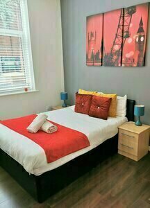 Гостиница Beautiful 2-bed Apartment Sleeps 5 in Birmingham