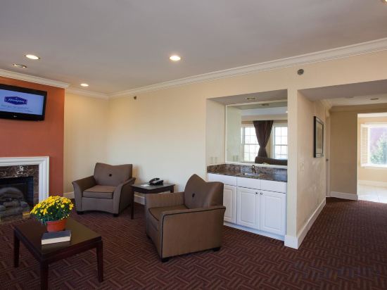 Фото Hampton Inn & Suites Stamford