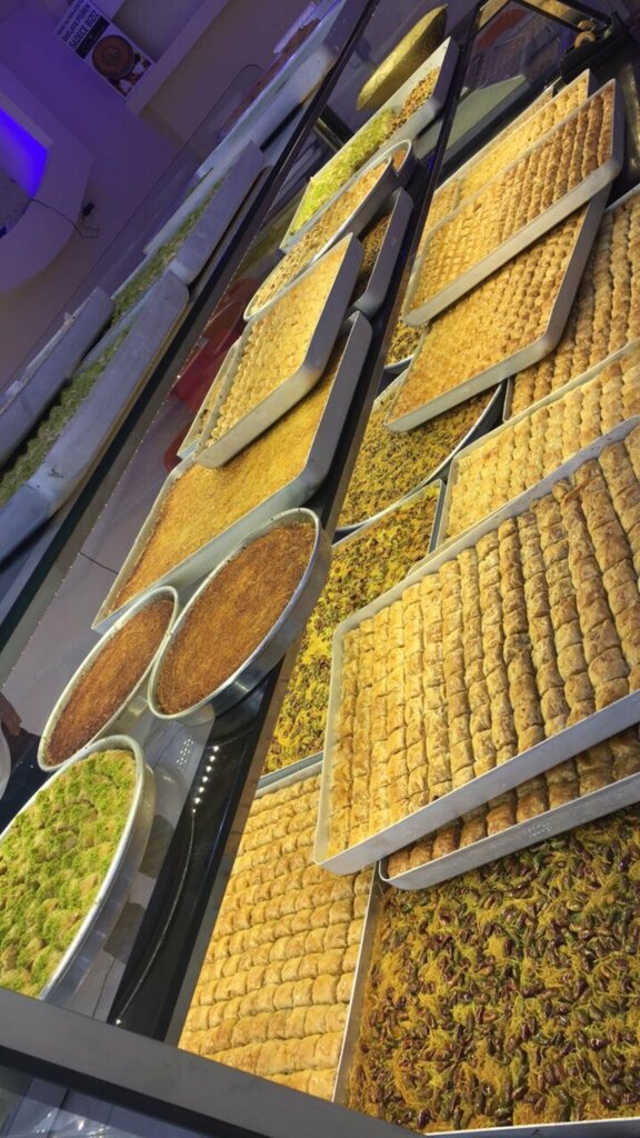 Confectionary Gaziantep Öz Güllüoğlu Baklavas, Adana, photo