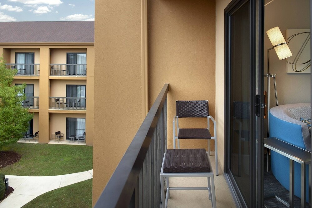 Фото Courtyard by Marriott Fayetteville