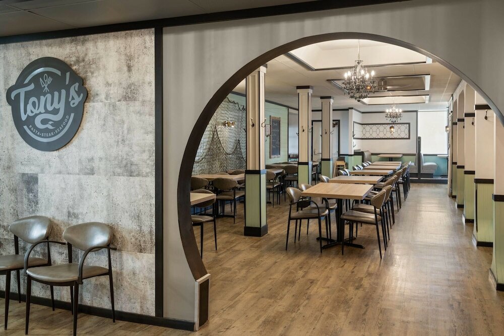 Фото Sternwheeler Hotel and Conference Centre