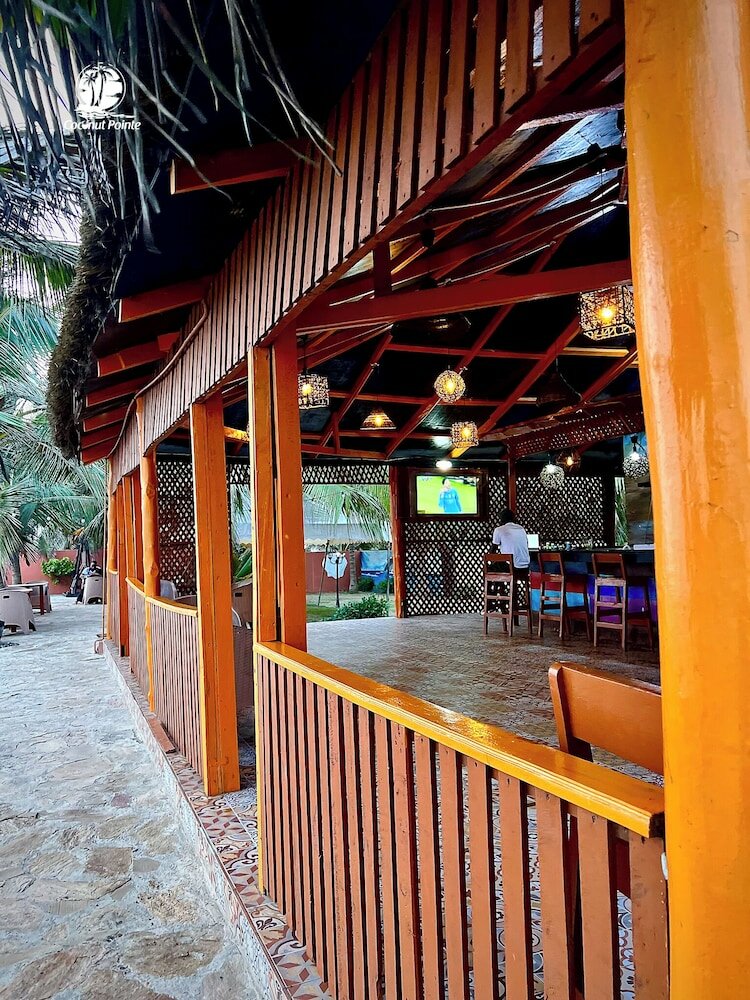 Фото Coconut Pointe Villa & Beach Resort