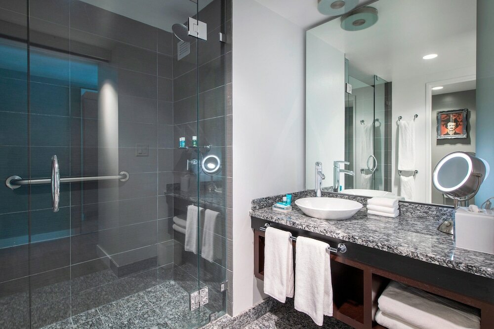 Фото W Boston, a Marriott Hotel