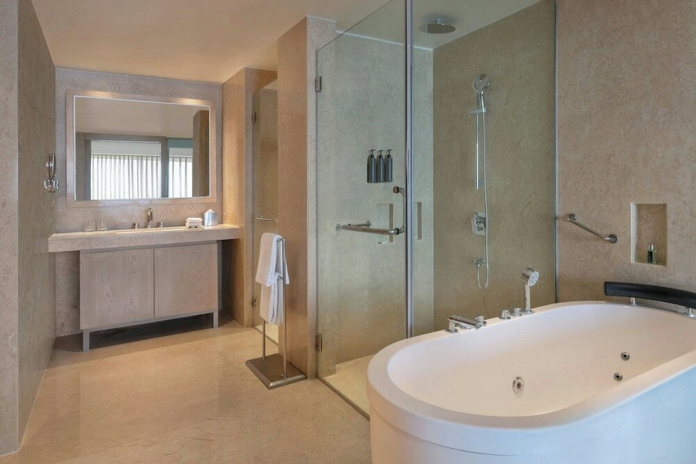 Фото Courtyard by Marriott Mumbai International Airport