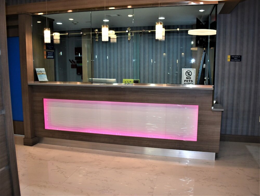 Фото Days Inn & Suites by Wyndham Downtown/University of Houston