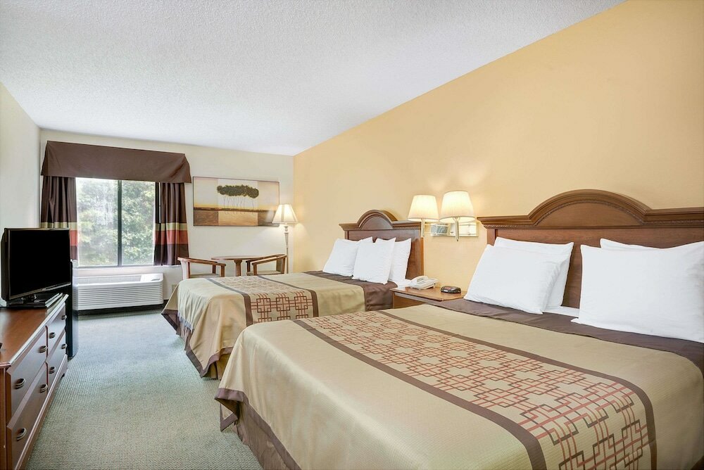 Фото Days Inn by Wyndham Burlington East