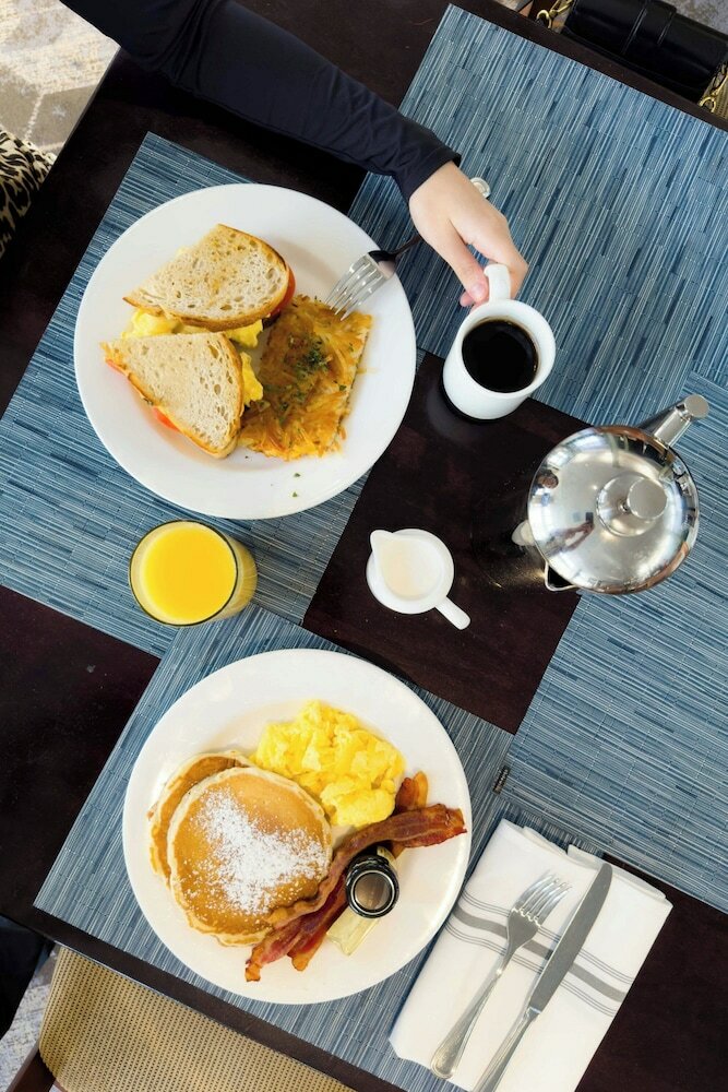 Фото Sheraton Grand Sacramento Hotel