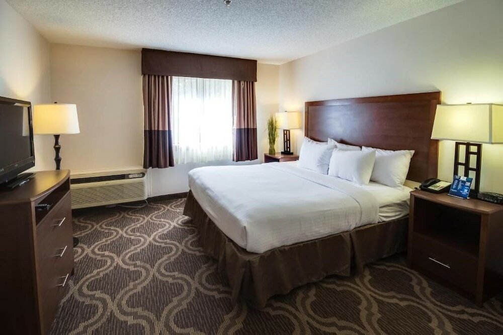 Фото Ashmore Inn and Suites
