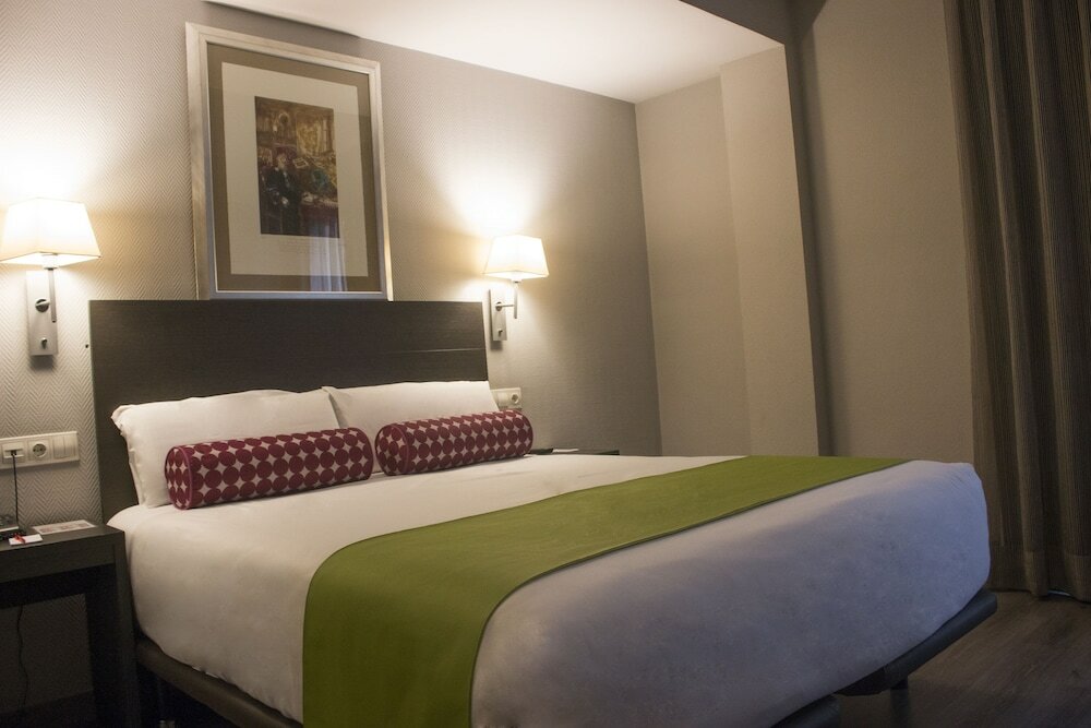 Фото Mercure Madrid Centro