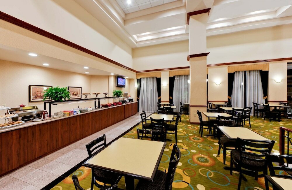 Фото Hawthorn Suites by Wyndham Midwest City Tinker Afb