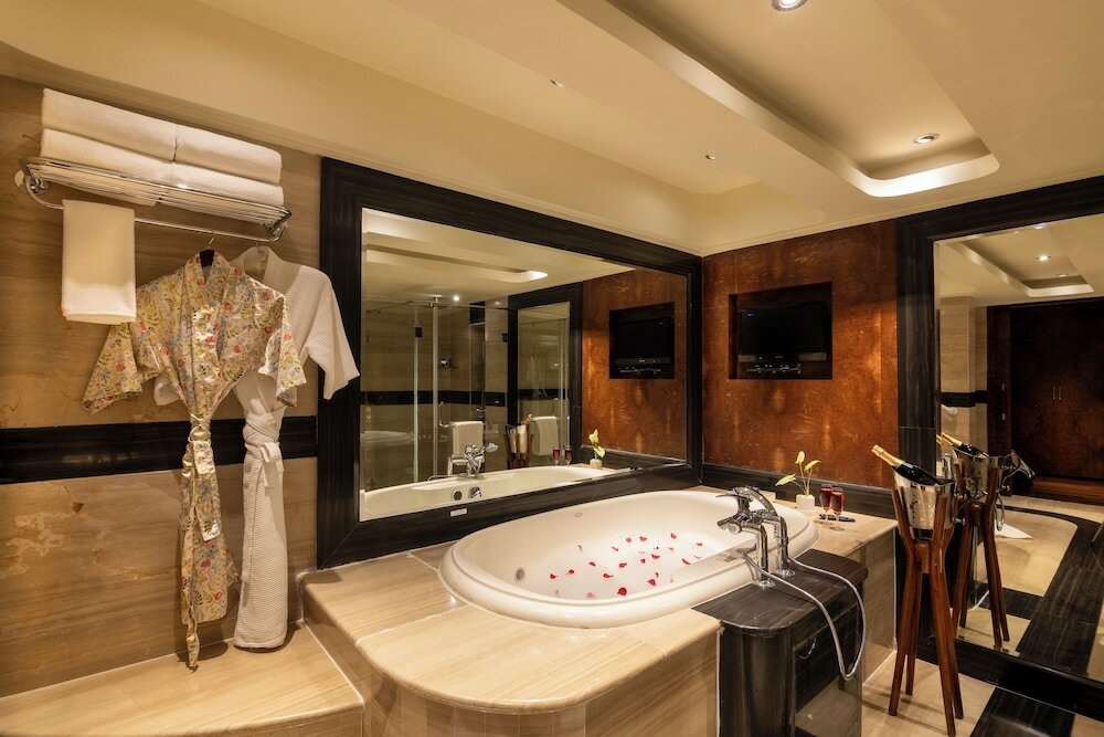 Фото Vivanta Hyderabad, Begumpet