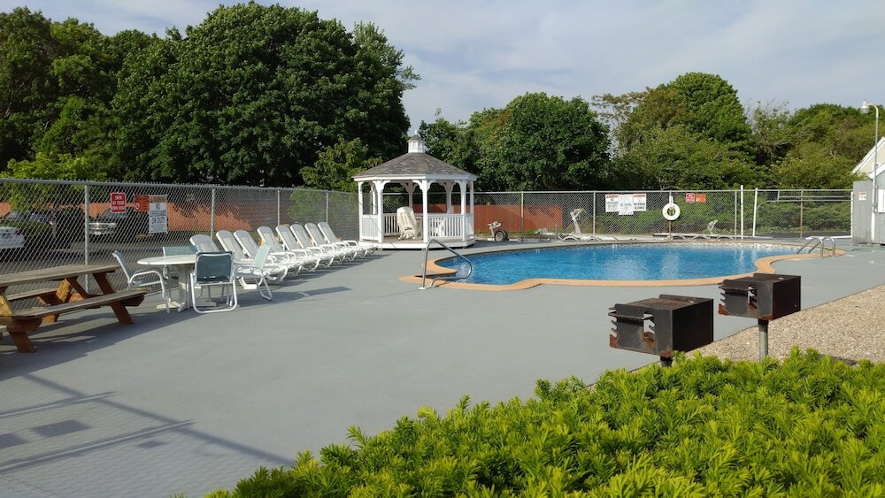 Фото Ambassador Inn & Suites