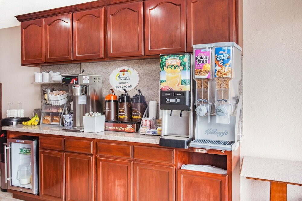 Фото Super 8 by Wyndham Redlands/San Bernardino