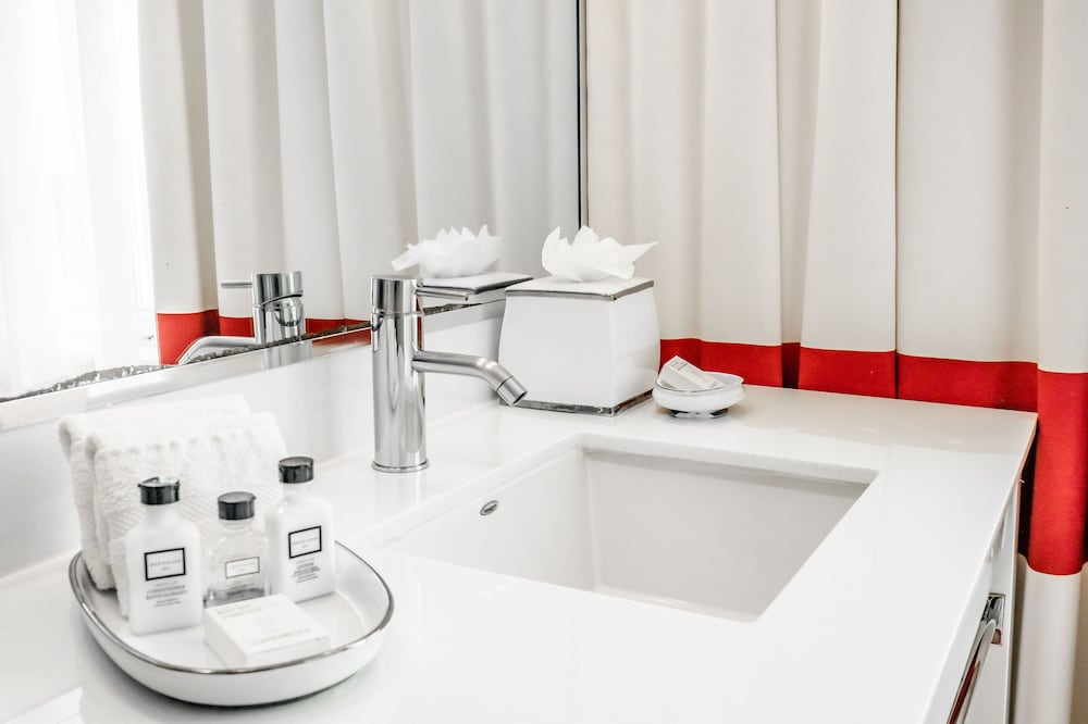 Фото Metro Points Hotel