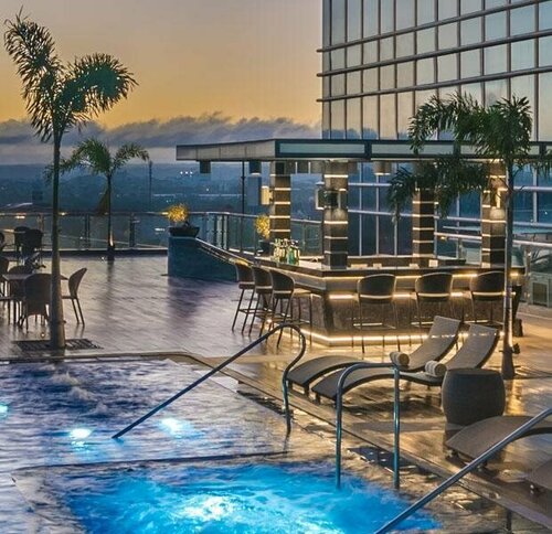 Внешний вид отеля Holiday Suites Hotel & Resort в Пуэрто-Принсесе, фото 2