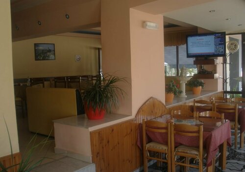 Гостиница Qiqi Hotel в Области Гирокастра