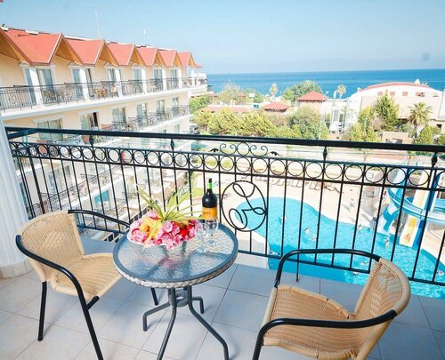 Гостиница L'Oceanica Beach Resort Hotel в Чамьюва