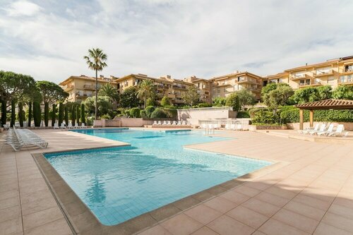 Гостиница Baie de Saint-Tropez Résidence Pierre & Vacances Amandine в Сен-Тропе