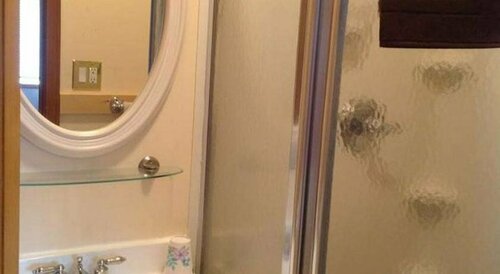 Гостиница A Hyde Away Inn B&b в Токе