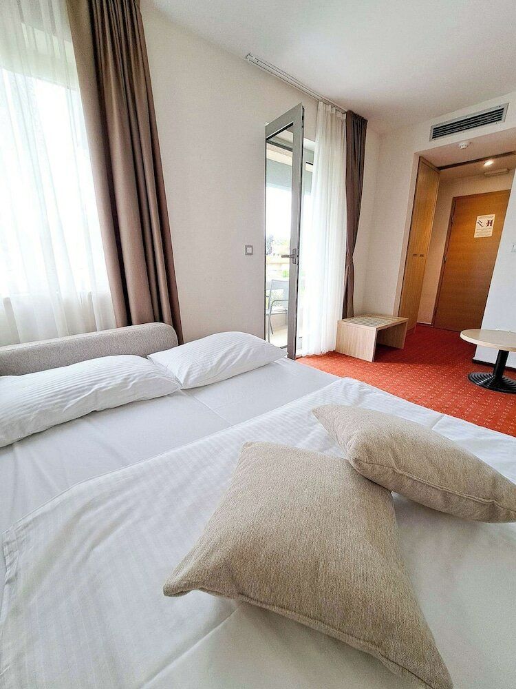 Фото Hotel Brotnjo