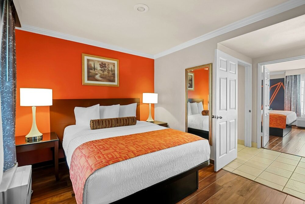 Фото Howard Johnson by Wyndham Pasadena