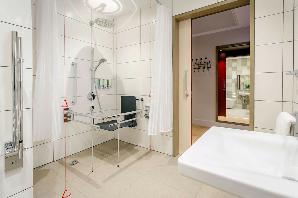 Фото Hampton by Hilton Blackburn