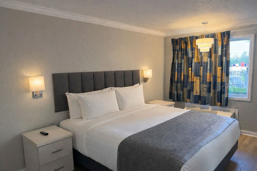 Фото SureStay Plus by Best Western Orlando International Drive