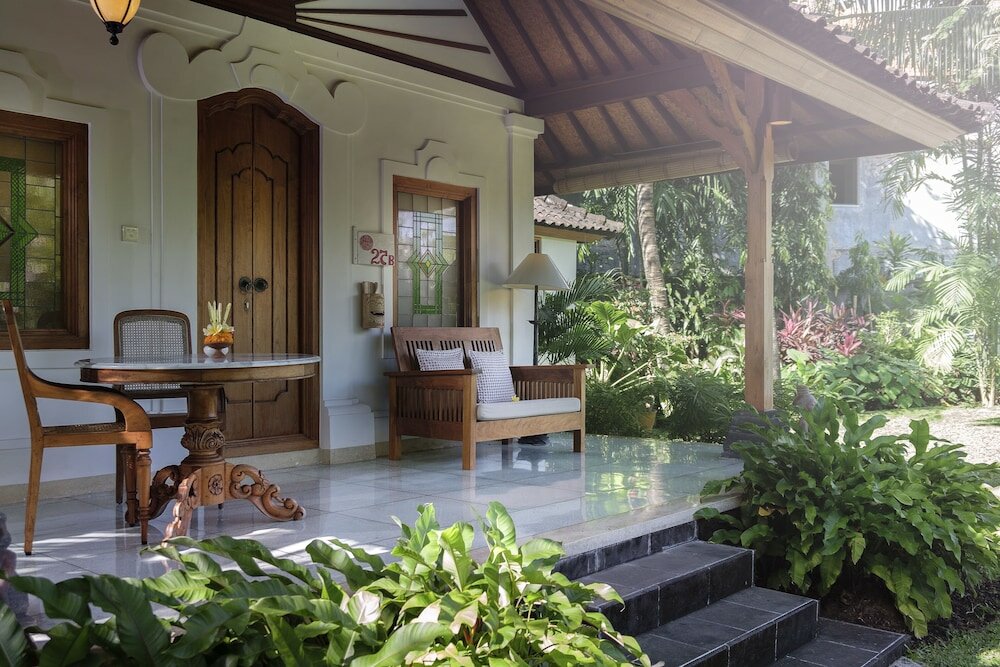 Фото Tandjung Sari Hotel