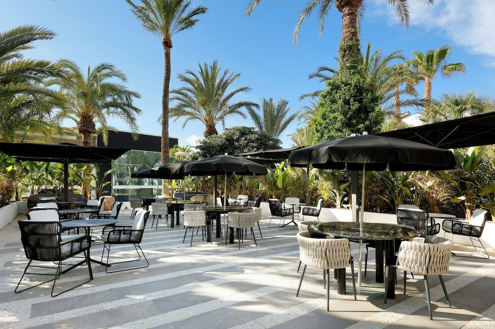 Фото Ushuaia Ibiza Beach Hotel - Adults Only