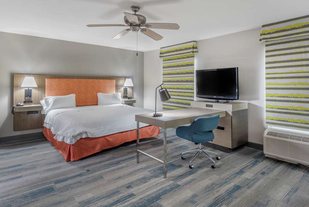 Фото Hampton Inn Brownwood