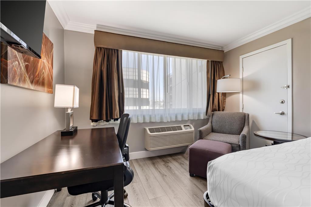 Фото Best Western Plus La Mid Town Hotel