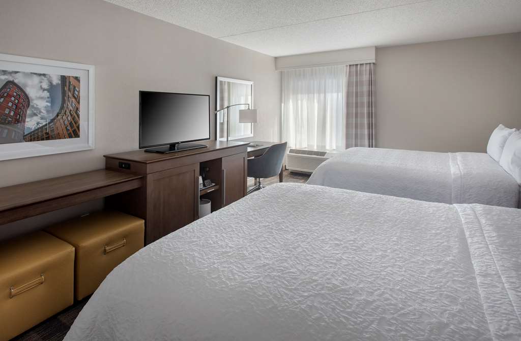 Фото Hampton Inn Boston - Logan Airport
