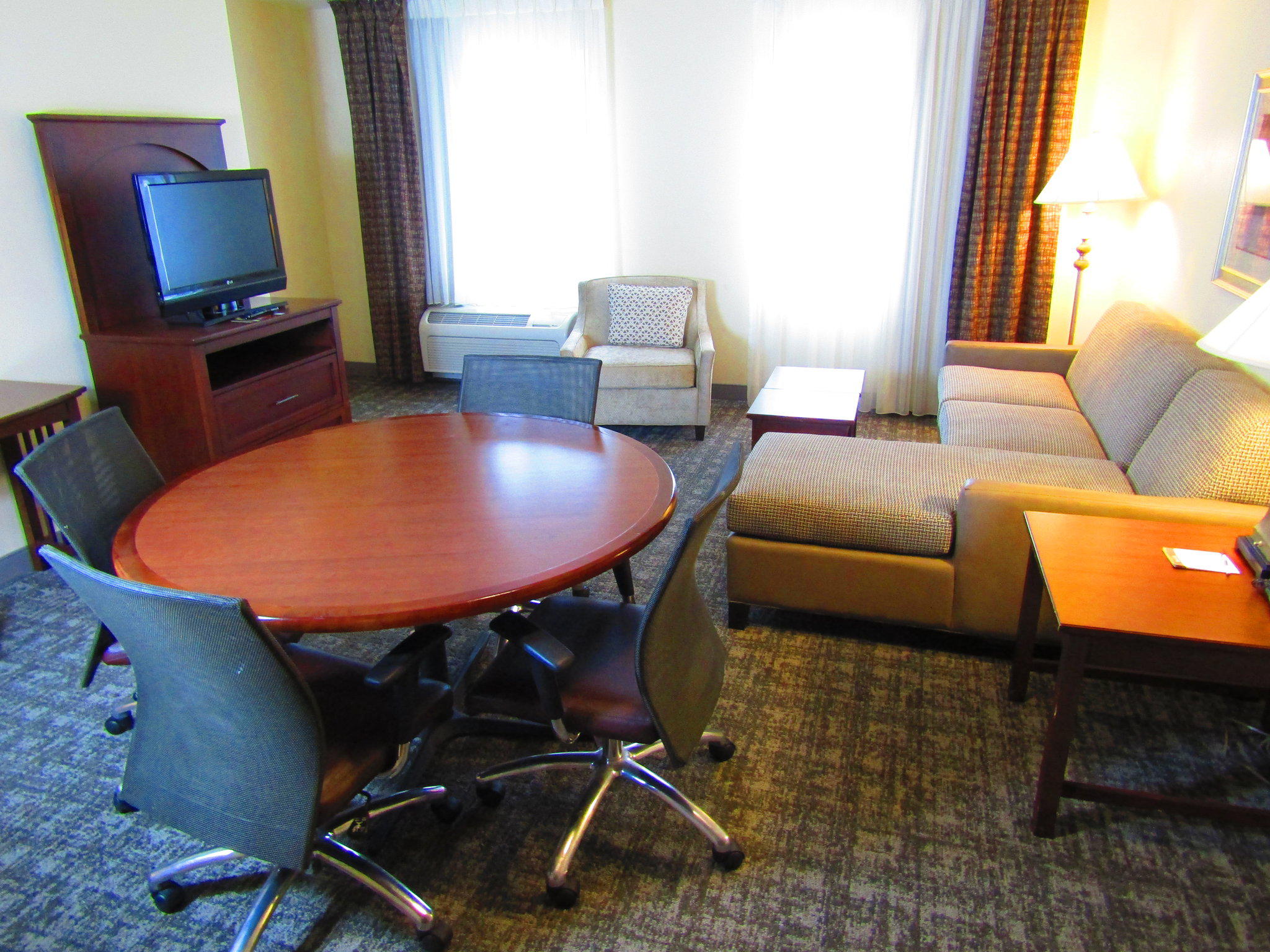 Фото Staybridge Suites Rochester University, an Ihg Hotel