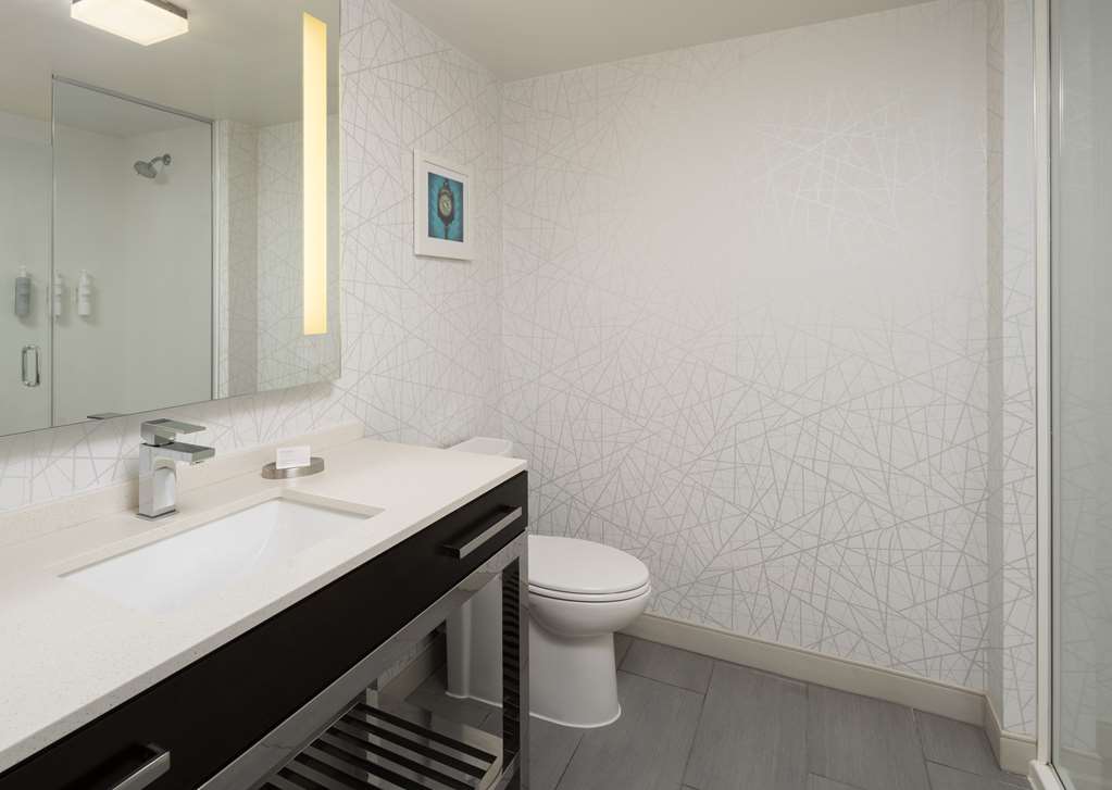 Фото Hampton Inn & Suites Worcester