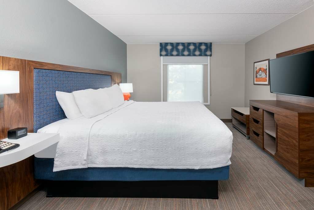 Фото Hampton Inn & Suites Charlottesville At The University