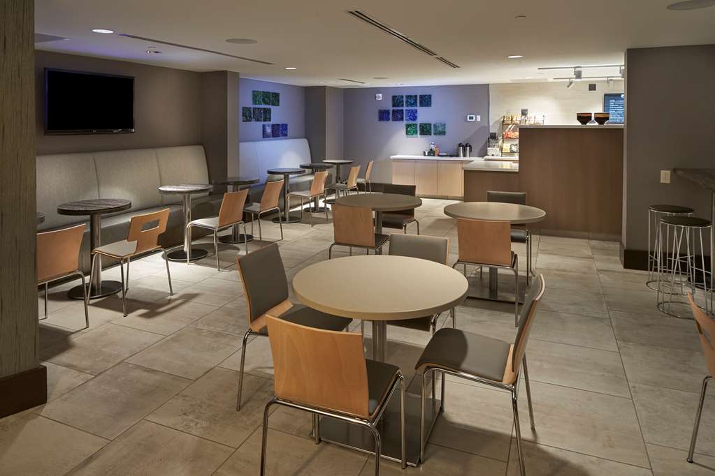 Фото Hilton Raleigh North Hills