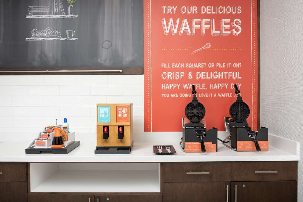 Фото Hampton Inn & Suites Charlotte Airport Lake Pointe