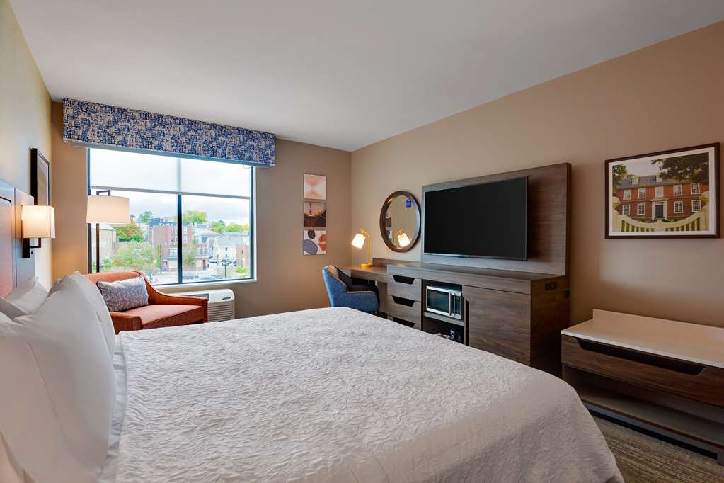 Фото Hampton Inn Salem Boston