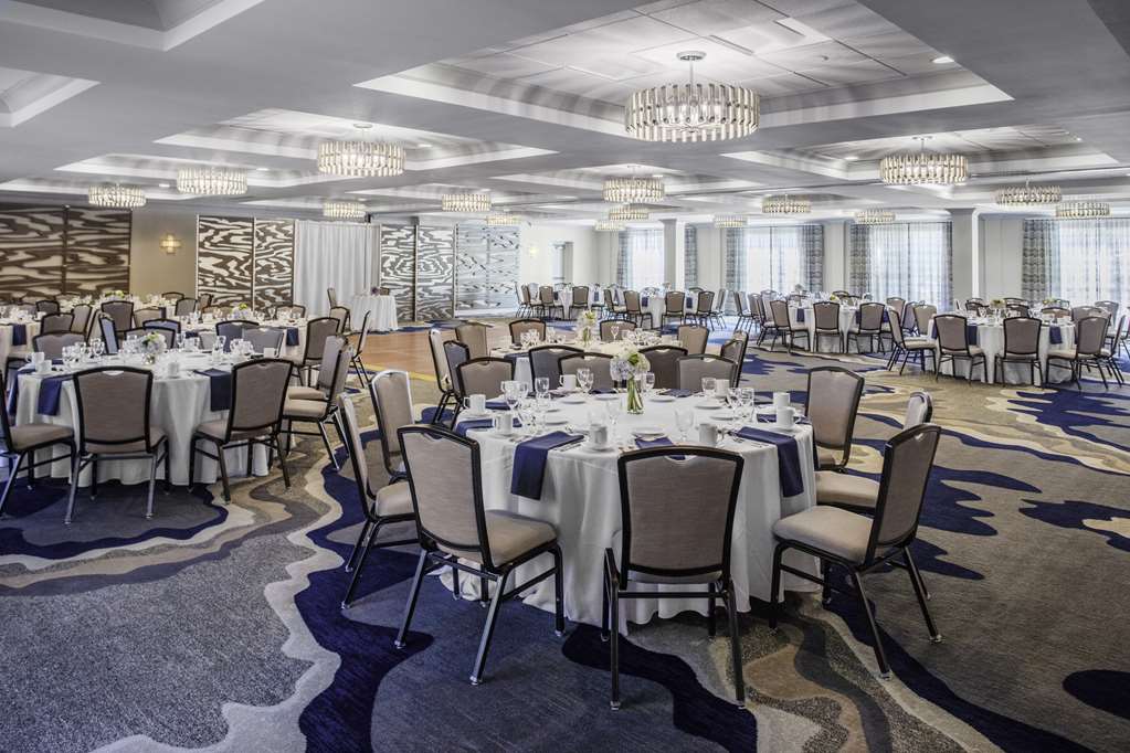 Фото Hilton Garden Inn Freeport Downtown